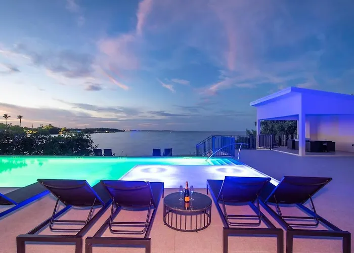 Allure #22 - Waterfront 3Br-3Ba Condo With Pool