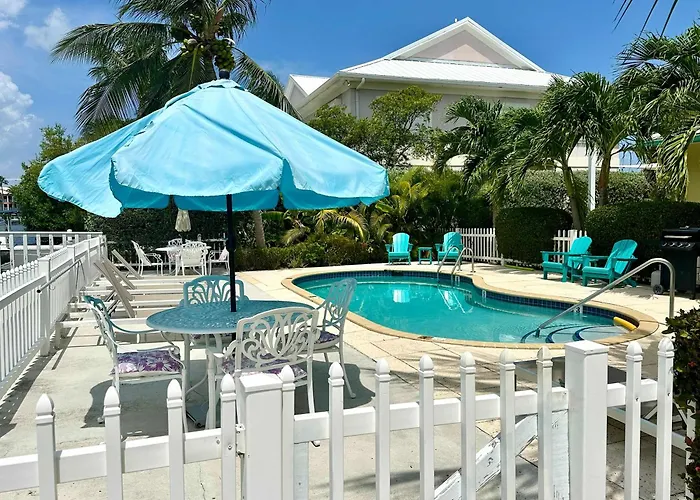 Snug Harbour View #9 - 2Br-2Ba Canal Front Condo By Seven Mile Beach