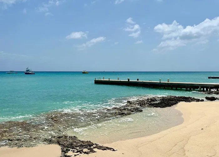 Seven Mile View #1 - 2 Bedroom Oceanfront Condo & Pool