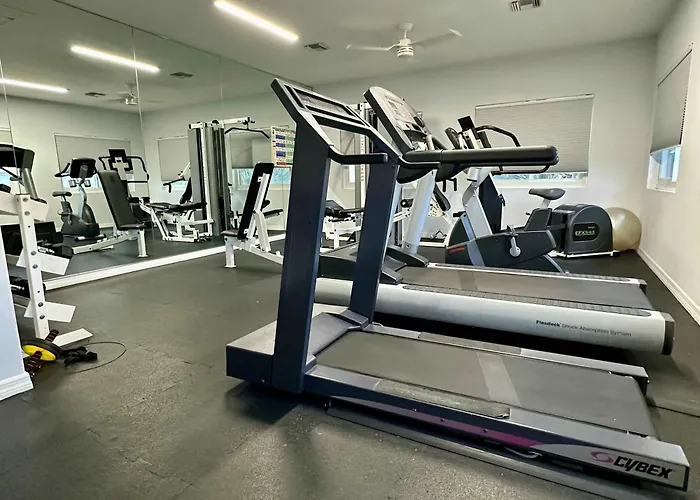 Crescent Point Condo #9 - 3Br 7 Mile Beach Condo
